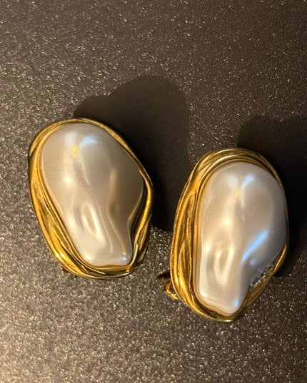 OYSTER LUXE PEARL STUDS