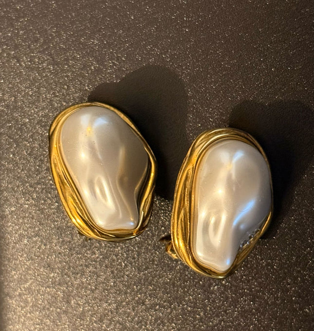 OYSTER LUXE PEARL STUDS