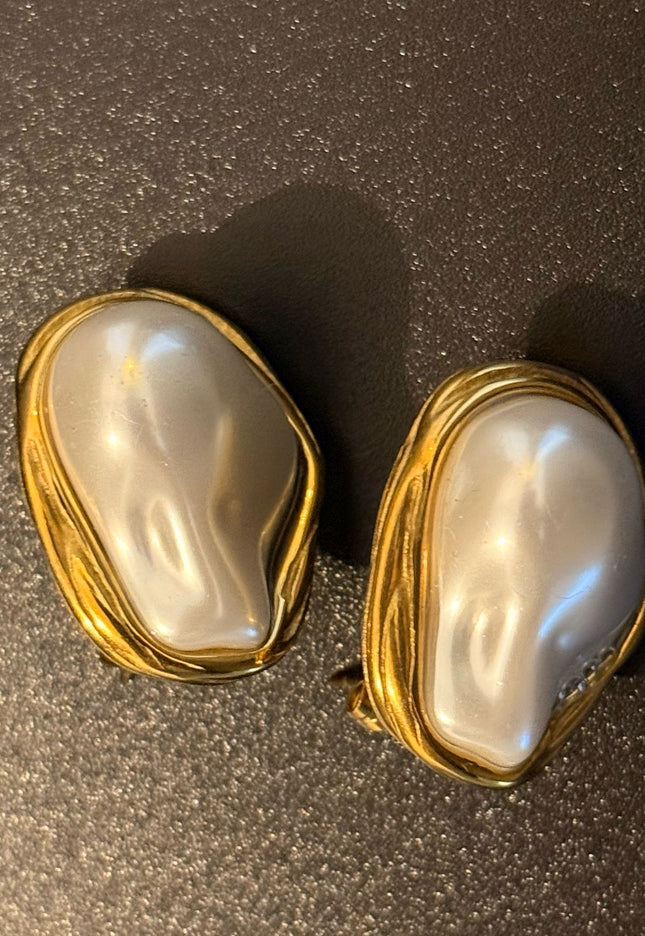 OYSTER LUXE PEARL STUDS