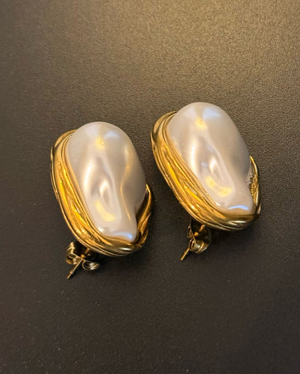 OYSTER LUXE PEARL STUDS
