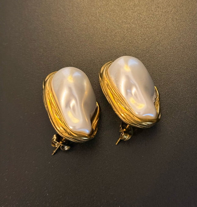 OYSTER LUXE PEARL STUDS