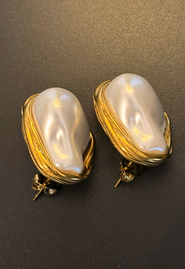 OYSTER LUXE PEARL STUDS