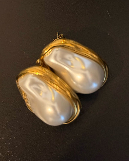 OYSTER LUXE PEARL STUDS