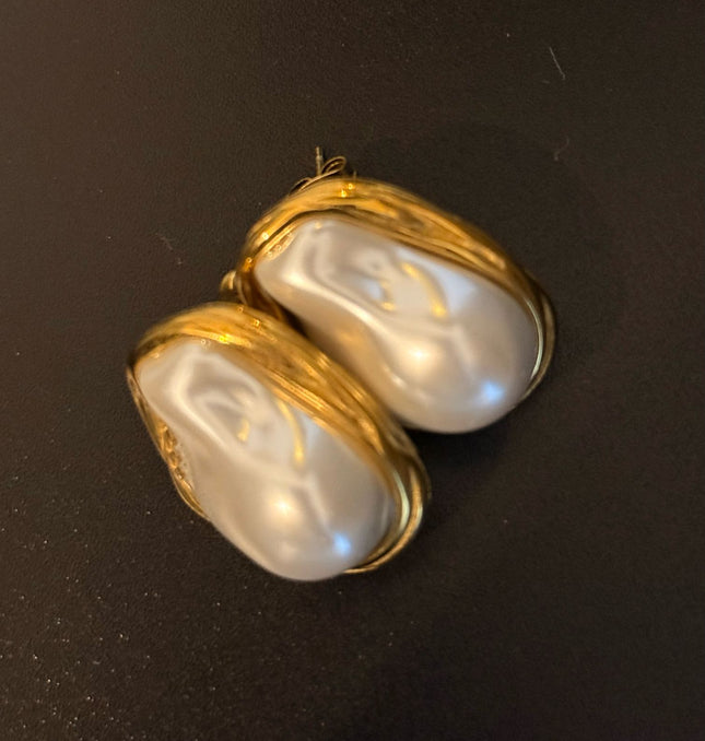 OYSTER LUXE PEARL STUDS