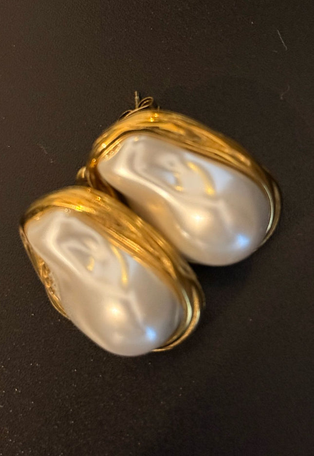 OYSTER LUXE PEARL STUDS