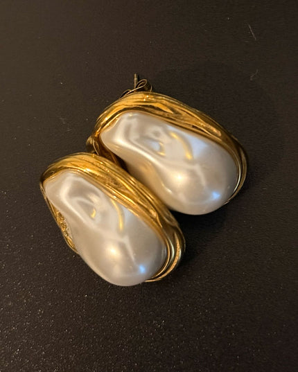 OYSTER LUXE PEARL STUDS