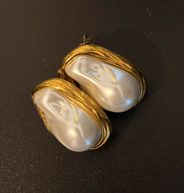 OYSTER LUXE PEARL STUDS