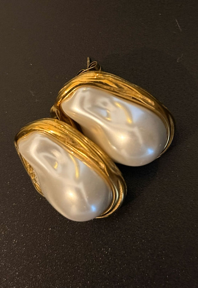 OYSTER LUXE PEARL STUDS