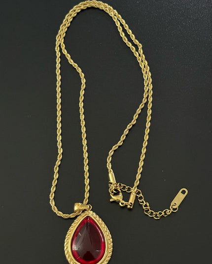 THE SCARLET LOVE NECKLACE - LUXURY JEWELRY in Solid Stainless Steel with 18K Gold Plate