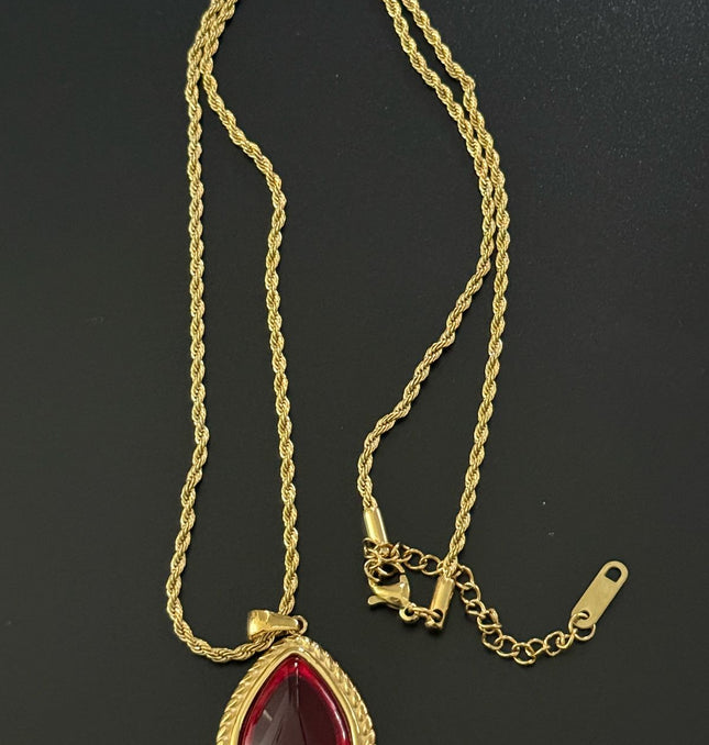 THE SCARLET LOVE NECKLACE - LUXURY JEWELRY in Solid Stainless Steel with 18K Gold Plate