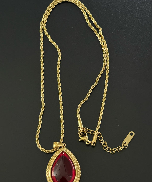 THE SCARLET LOVE NECKLACE - LUXURY JEWELRY in Solid Stainless Steel with 18K Gold Plate