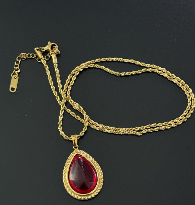 THE SCARLET LOVE NECKLACE - LUXURY JEWELRY in Solid Stainless Steel with 18K Gold Plate