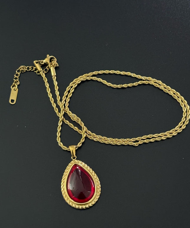 THE SCARLET LOVE NECKLACE - LUXURY JEWELRY in Solid Stainless Steel with 18K Gold Plate