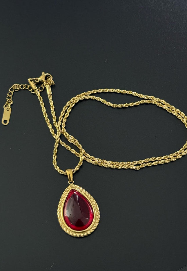 THE SCARLET LOVE NECKLACE - LUXURY JEWELRY in Solid Stainless Steel with 18K Gold Plate