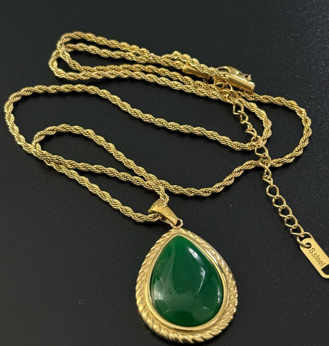 THE SCARLET LOVE NECKLACE - LUXURY JEWELRY in Solid Stainless Steel with 18K Gold Plate