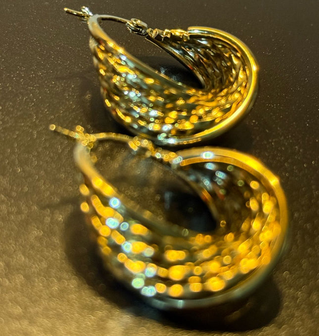 Luxe Weave Hoop Earrings – A Stunning Twist of Golden Elegance
