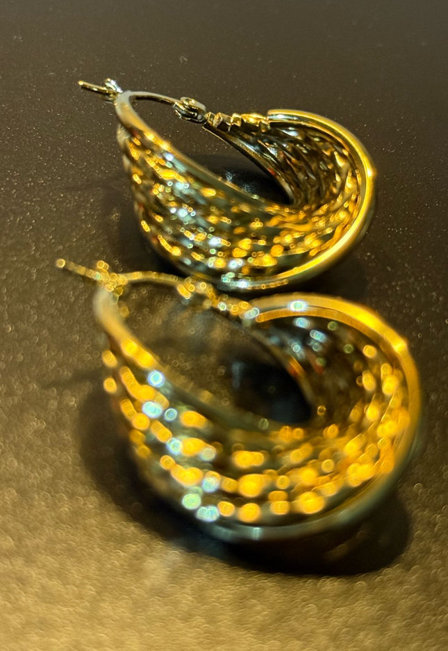 Luxe Weave Hoop Earrings – A Stunning Twist of Golden Elegance
