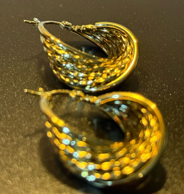 Luxe Weave Hoop Earrings – A Stunning Twist of Golden Elegance