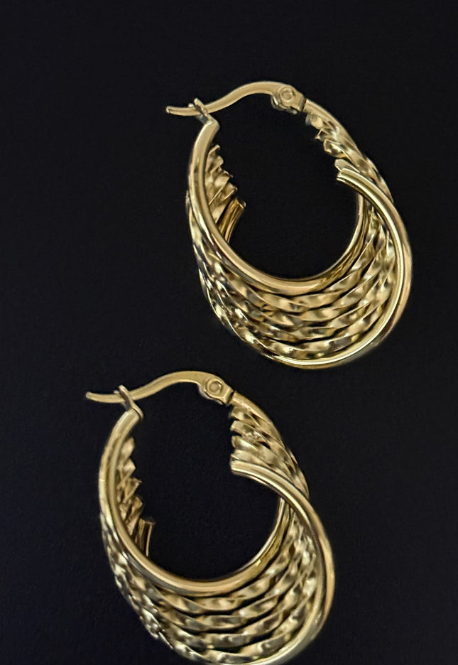 Luxe Weave Hoop Earrings – A Stunning Twist of Golden Elegance