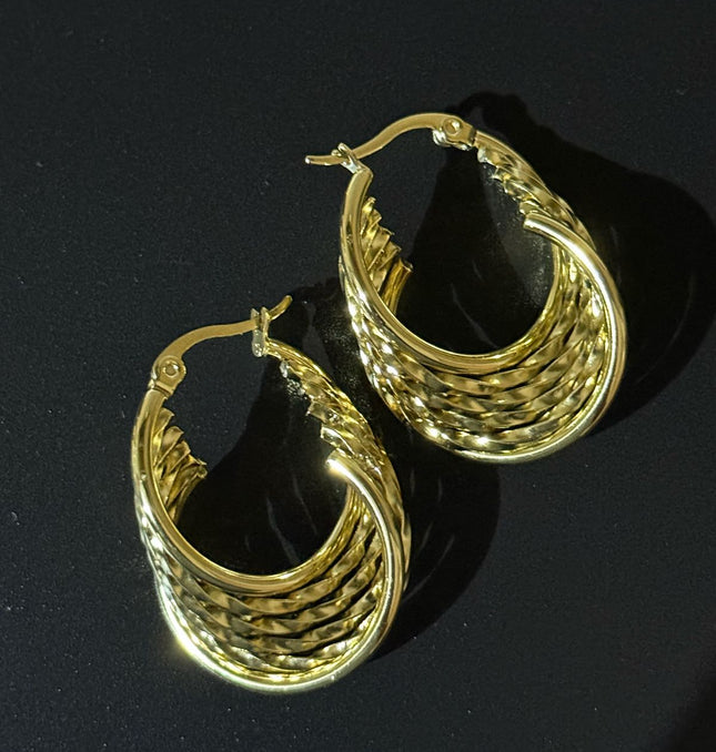 Luxe Weave Hoop Earrings – A Stunning Twist of Golden Elegance