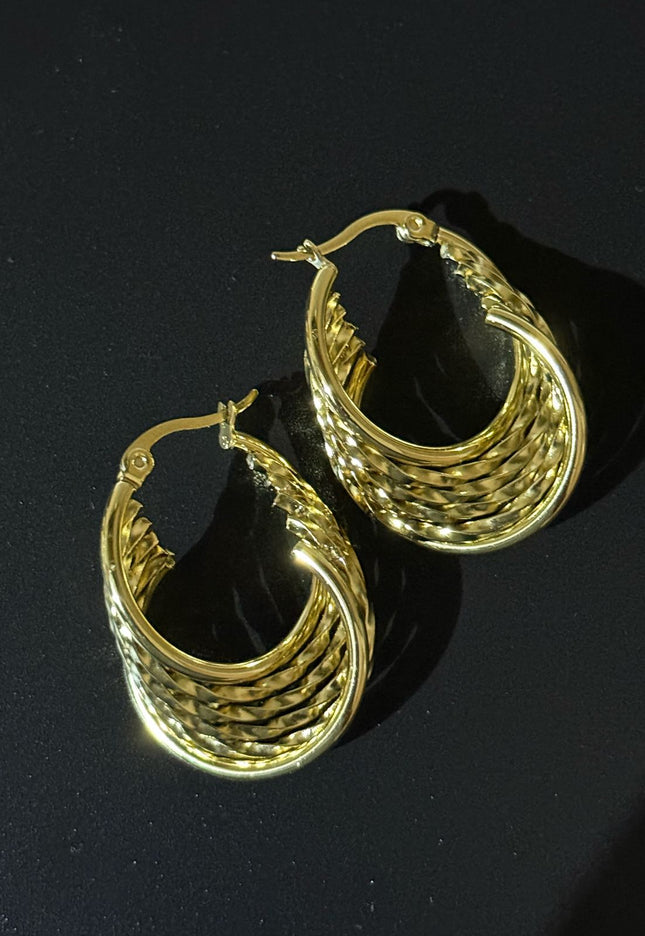 Luxe Weave Hoop Earrings – A Stunning Twist of Golden Elegance