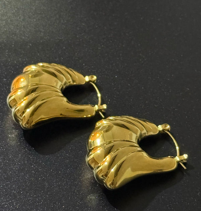Aurora Hoop Earrings – Sculpted Elegance in Gold