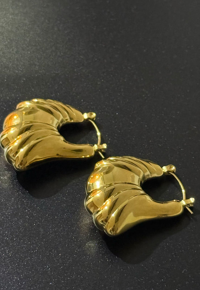 Aurora Hoop Earrings – Sculpted Elegance in Gold