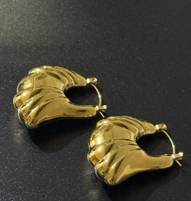 Aurora Hoop Earrings – Sculpted Elegance in Gold