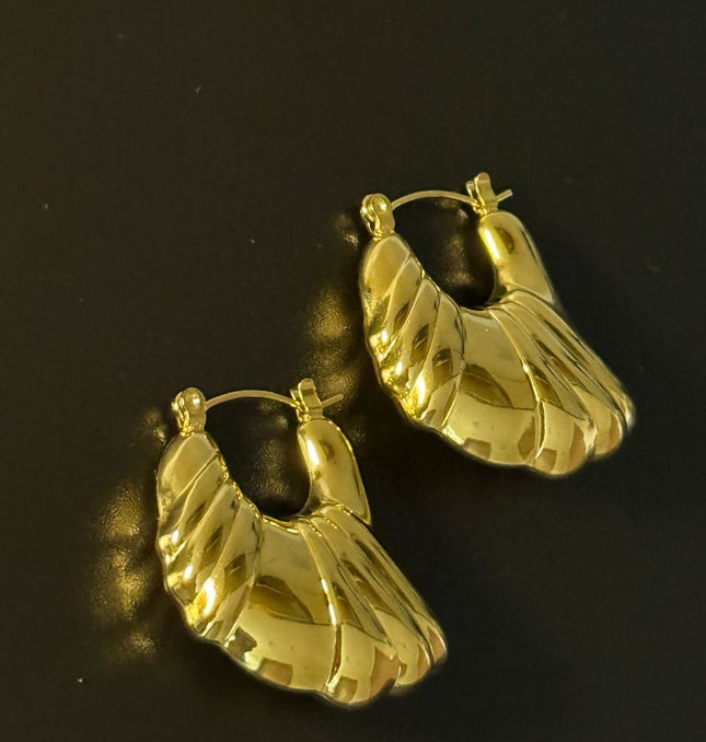 Aurora Hoop Earrings – Sculpted Elegance in Gold