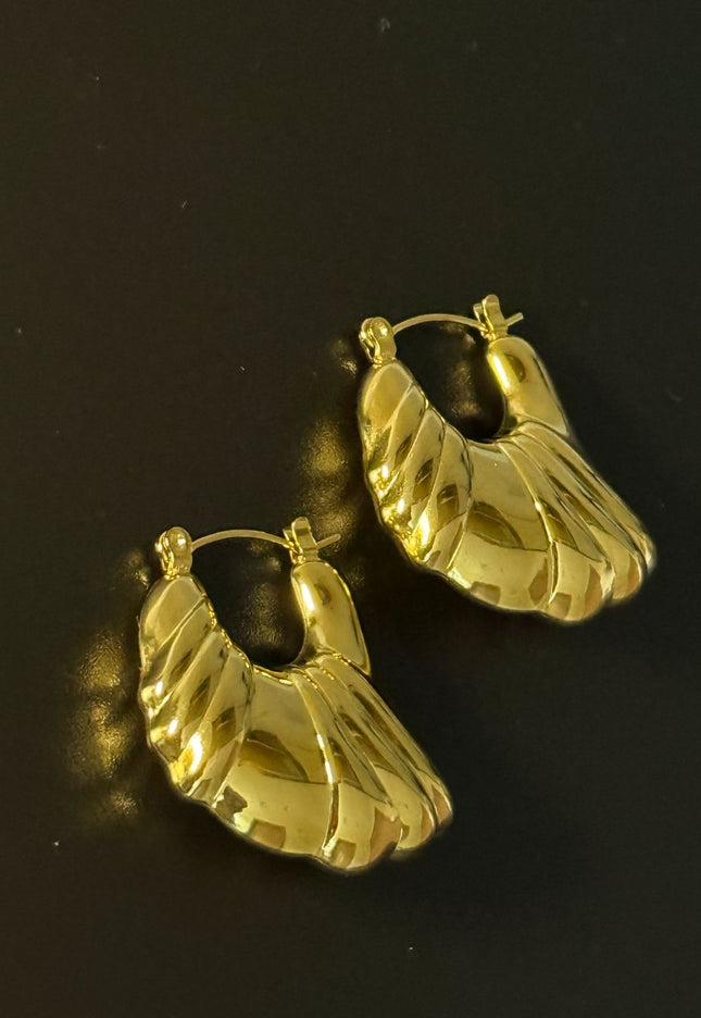 Aurora Hoop Earrings – Sculpted Elegance in Gold