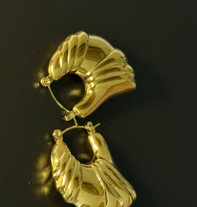 Aurora Hoop Earrings – Sculpted Elegance in Gold