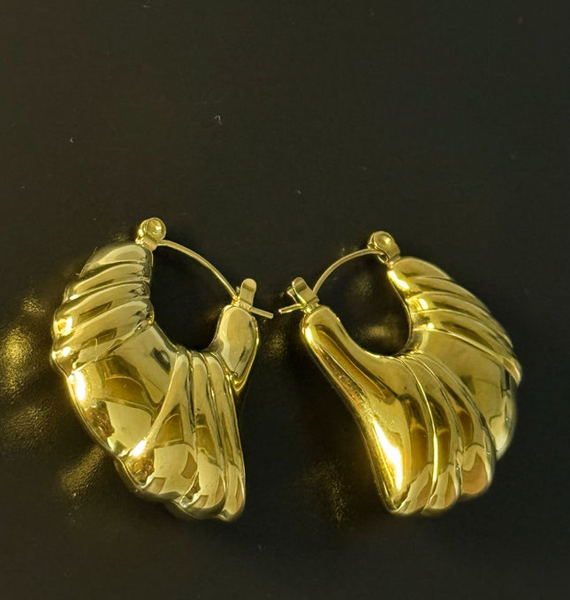 Aurora Hoop Earrings – Sculpted Elegance in Gold