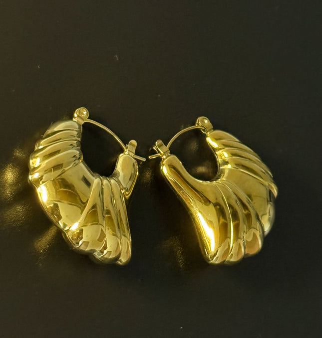 Aurora Hoop Earrings – Sculpted Elegance in Gold
