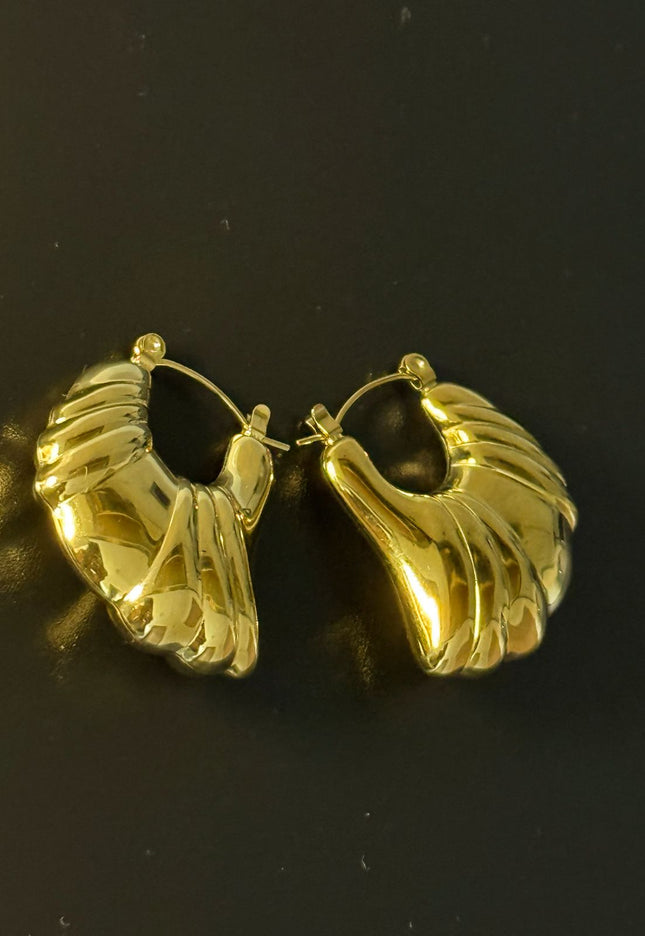 Aurora Hoop Earrings – Sculpted Elegance in Gold
