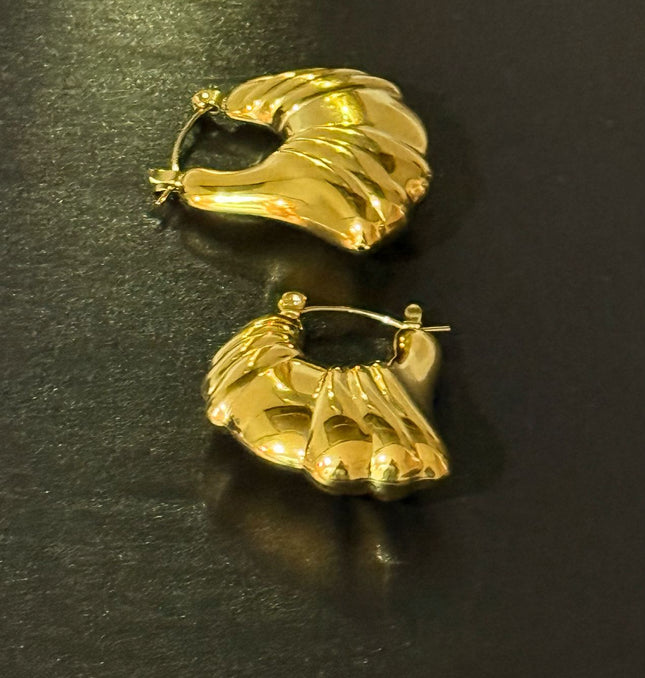 Aurora Hoop Earrings – Sculpted Elegance in Gold