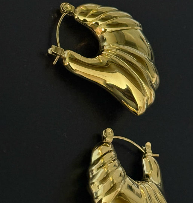 Aurora Hoop Earrings – Sculpted Elegance in Gold