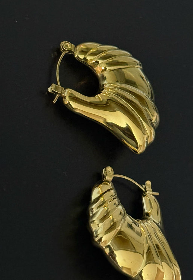 Aurora Hoop Earrings – Sculpted Elegance in Gold