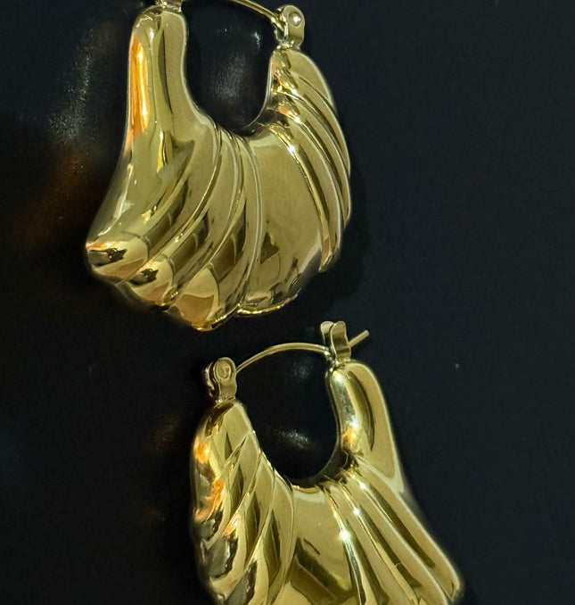 Aurora Hoop Earrings – Sculpted Elegance in Gold