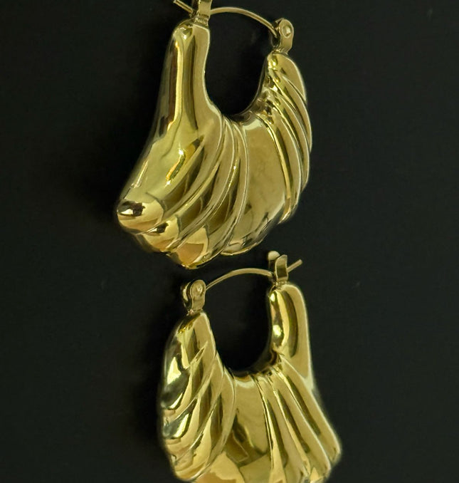 Aurora Hoop Earrings – Sculpted Elegance in Gold