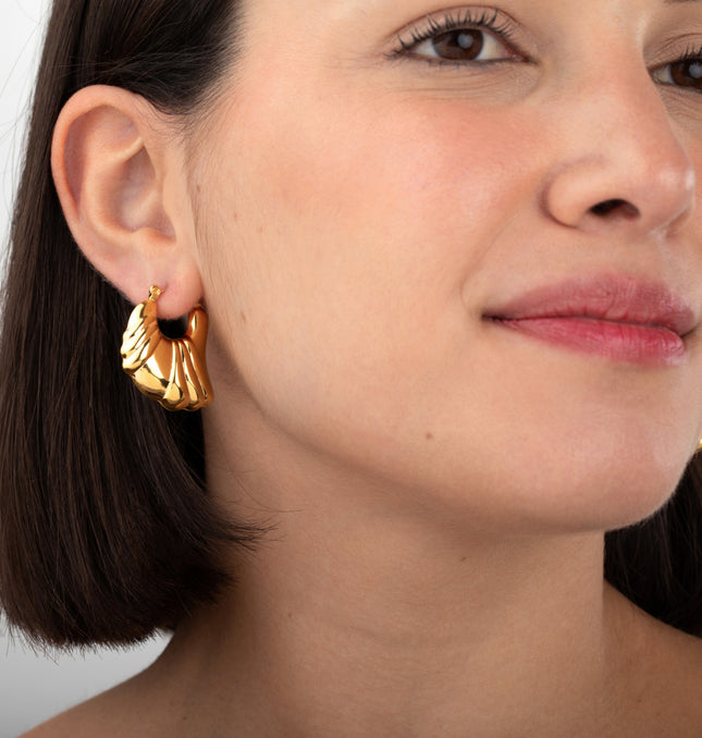 Aurora Hoop Earrings – Sculpted Elegance in Gold