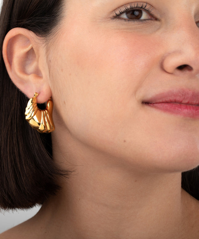 Aurora Hoop Earrings – Sculpted Elegance in Gold