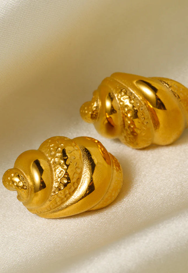 Wave Crest Earrings – Sculpted Fluidity in Gold