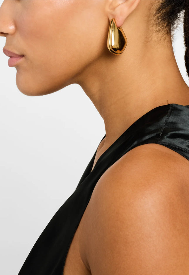 The Golden Echo Earrings – Bold Geometry, Soft Power